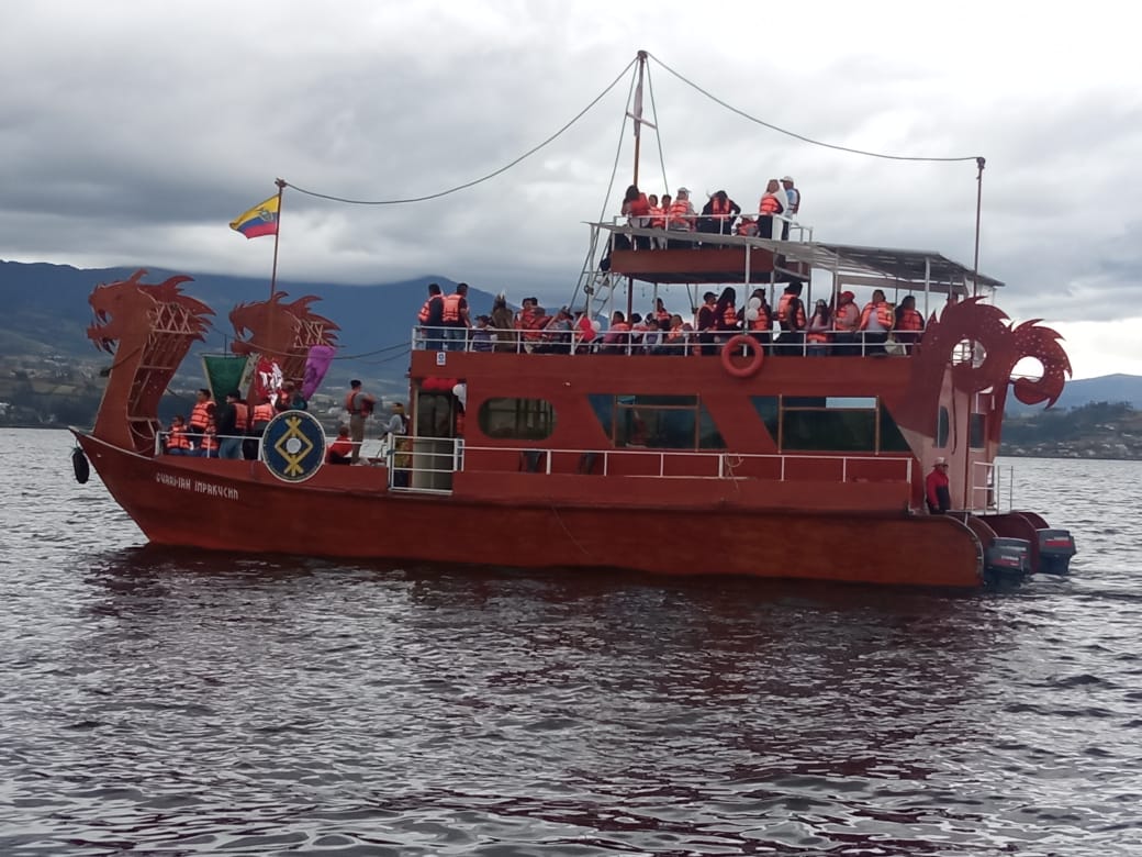 Barco Vikingo - Crucero Impakucha en el lago San Pablo
