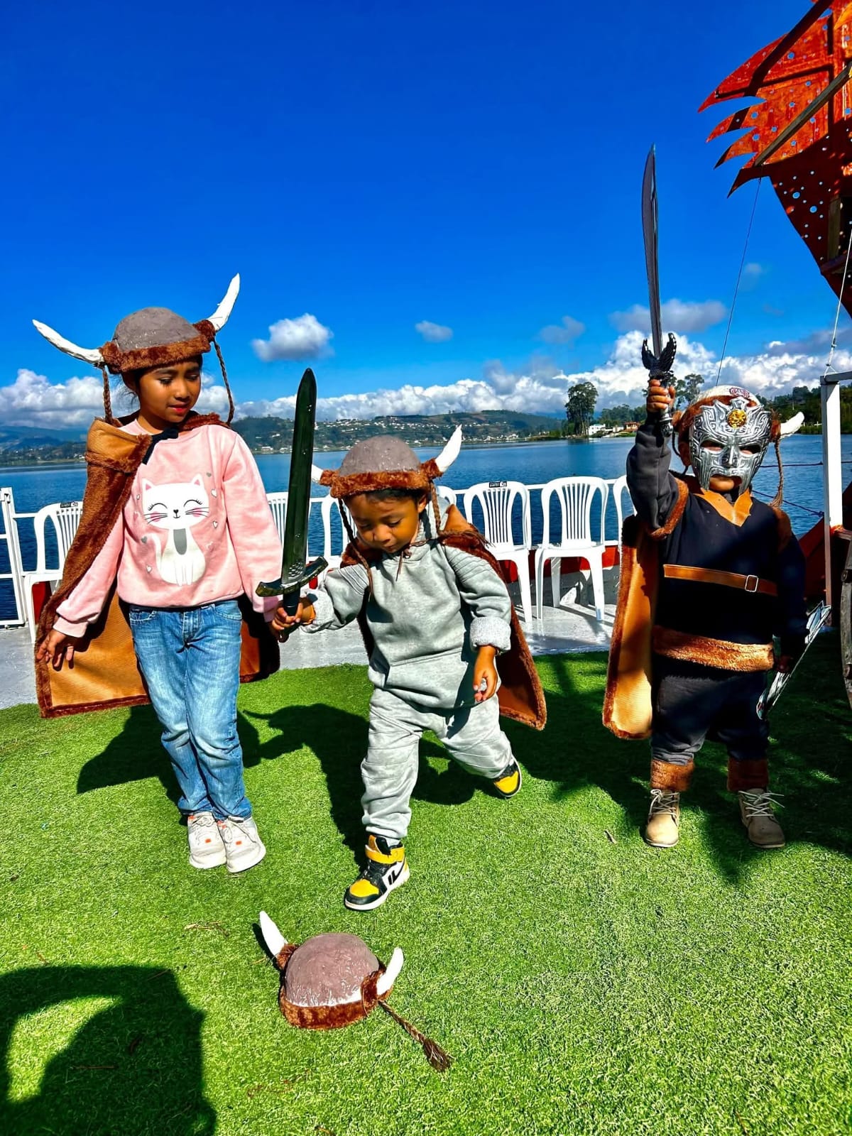 Barco Vikingo - Crucero Impakucha en el lago San Pablo